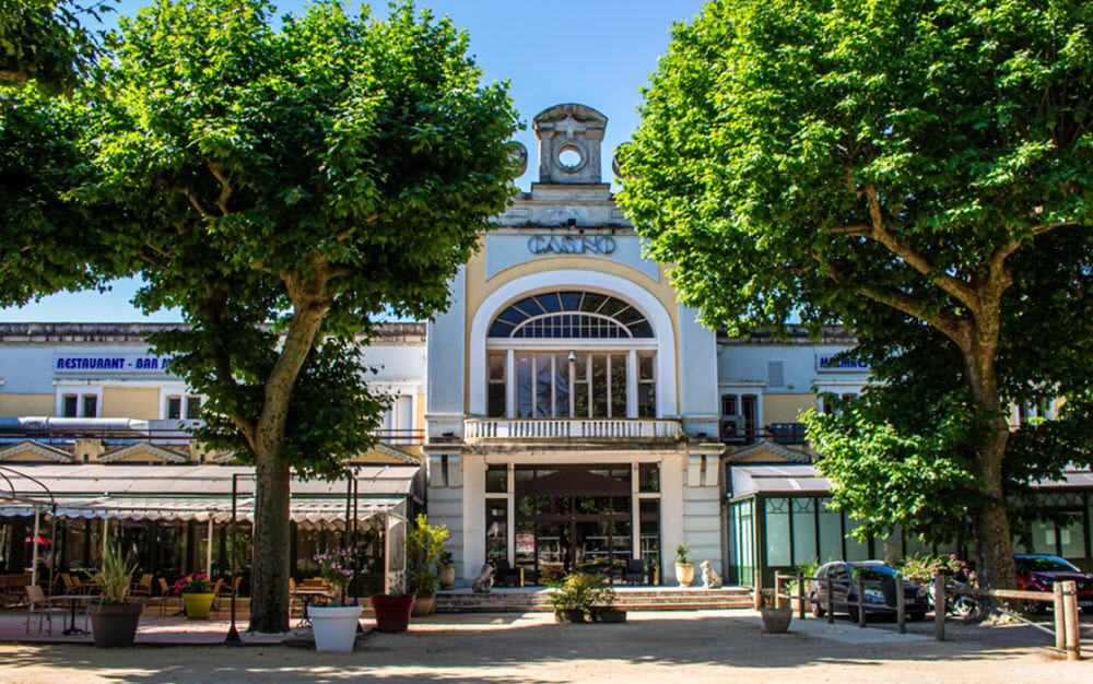 La devanture du Casino de Vals-les-Bains en Ardèche